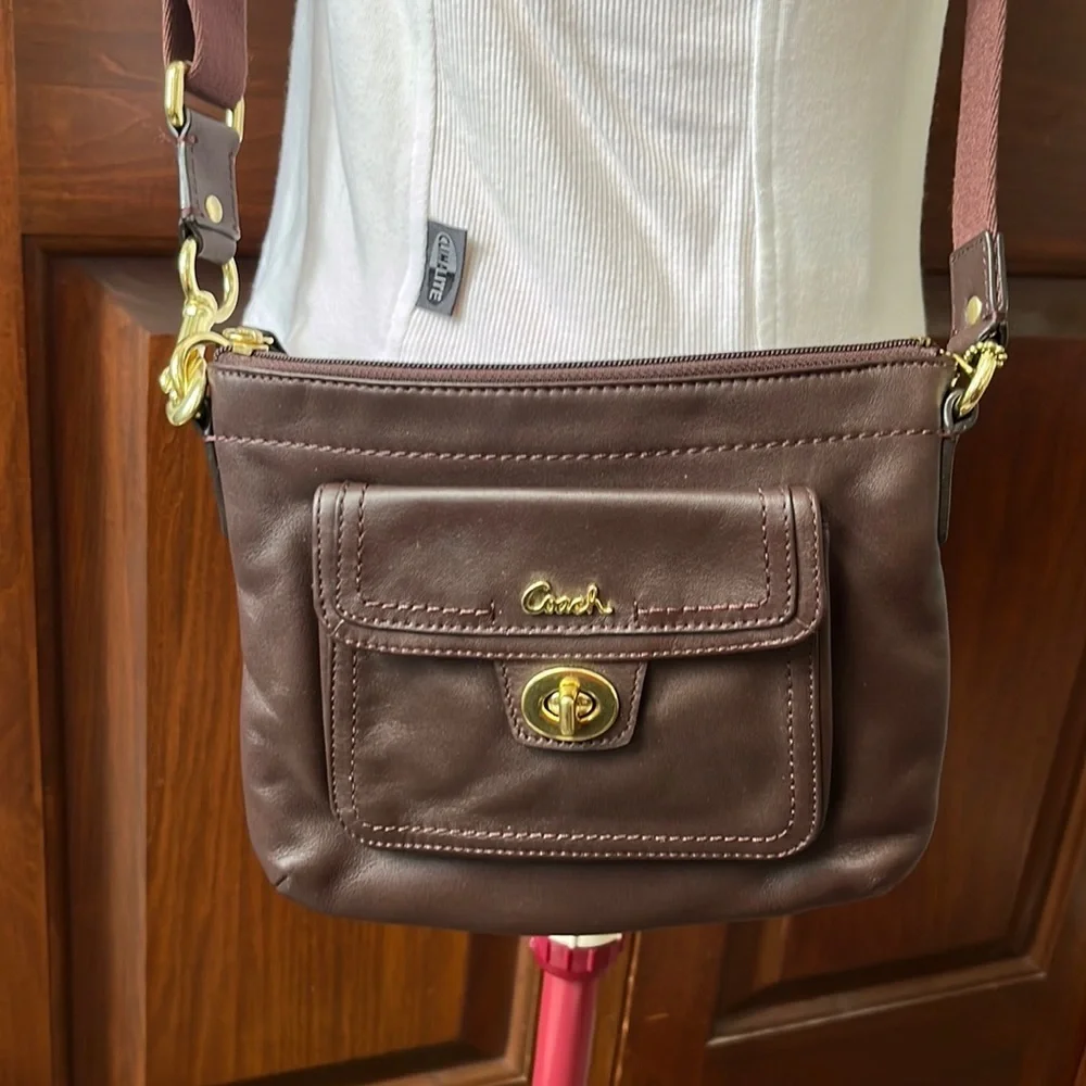 Coach Vintage leather essential Crossbody/shoulder Bag dark brown Like new